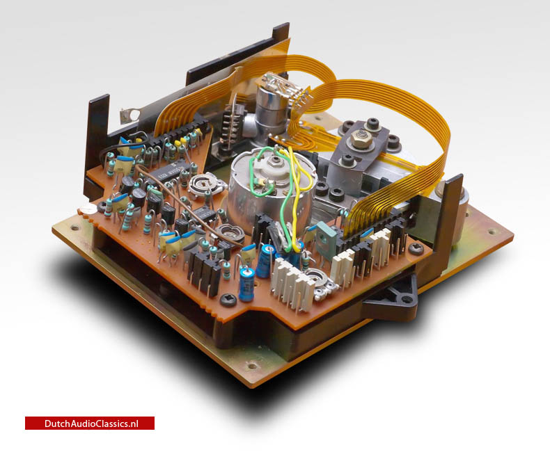 The Philips Pinkeltje uses a CDM-0 pre-production cd mechanism