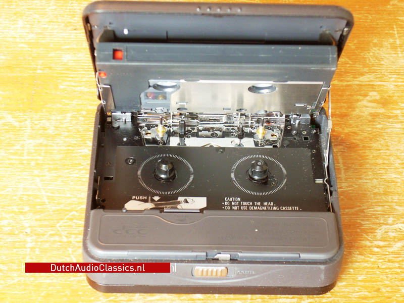 PHILIPS DCC 170 ポータブルカセットレコーダー Philips DCC170 « DCC Museum