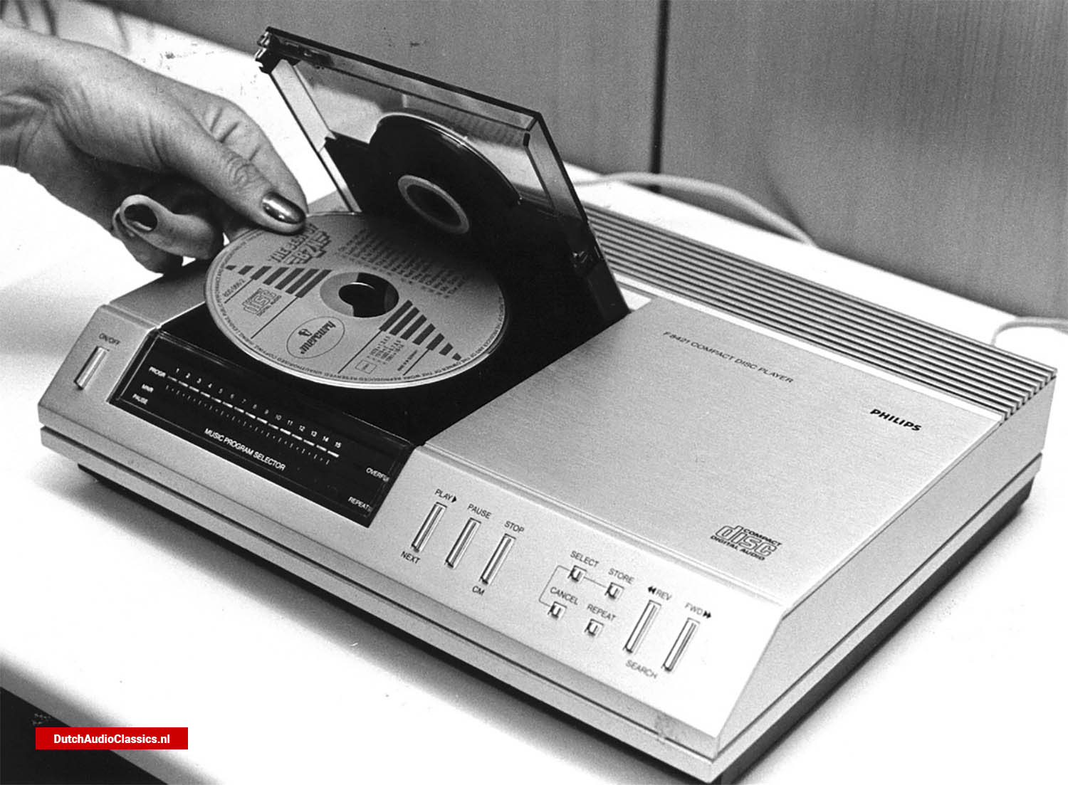 Philips F8421 compact disc player 1982