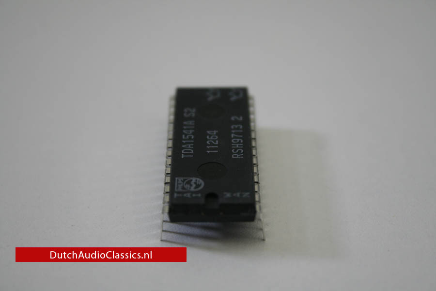 Philips TDA1541A 16bit D/A・ CRYSTAL CS5317-KP 16bit A/D・ Philips NE5532N op amp Philips TDA1541 - A Monolithic Dual 16-Bit D⁄A Converter