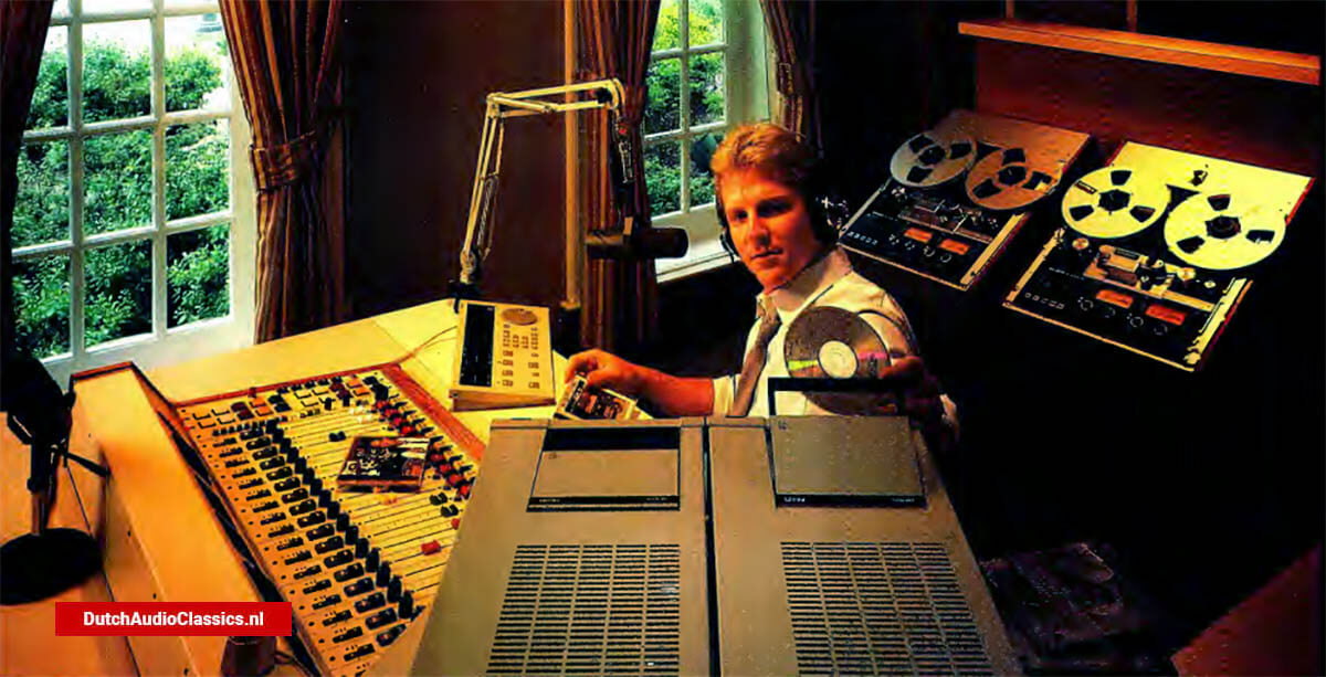 Philips LHH2000 broadcast cdplayer - studio photo